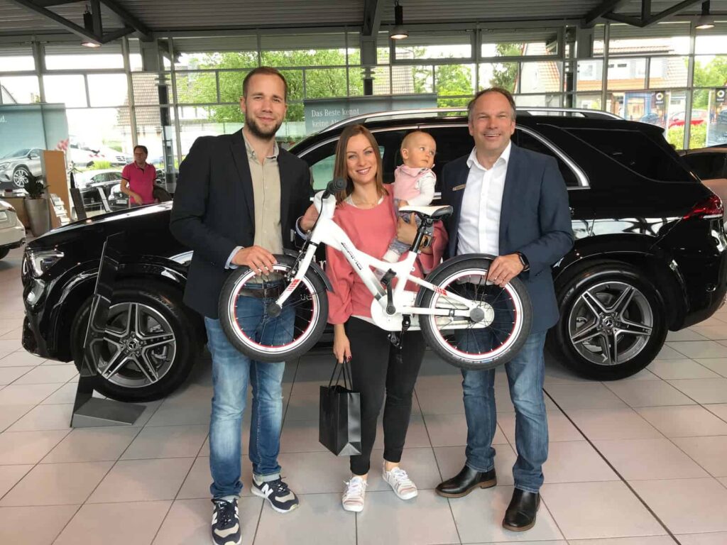 Mercedes-Benz übergibt Gewinner AMG Fahrrad - Wuppertal ...