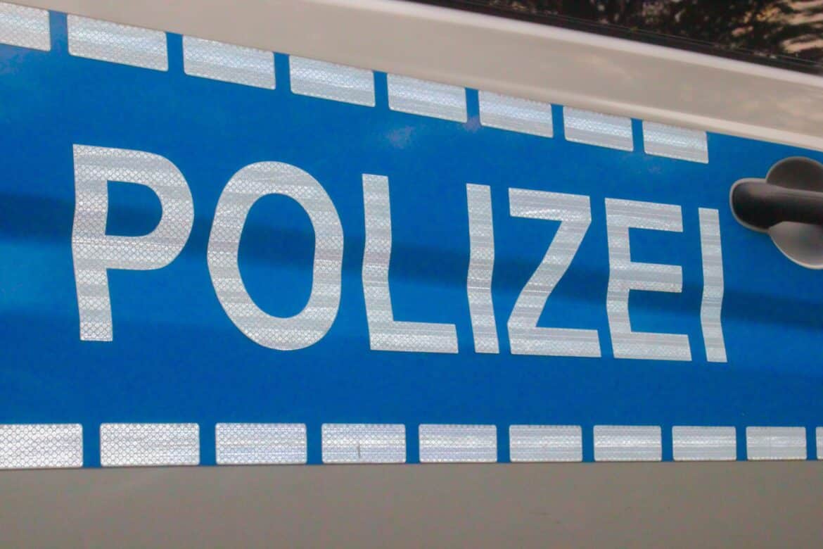 polizei-schriftzug-verwendbar-beispielsweise-als-symbolfoto-stockpack-unsplash POLIZEI Schriftzug. (verwendbar beispielsweise als Symbolfoto)