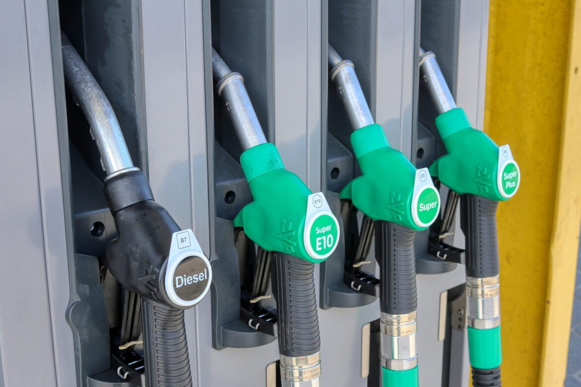 gas-station-gas-pump-refuel-stockpack-pixabay gas station, gas pump, refuel