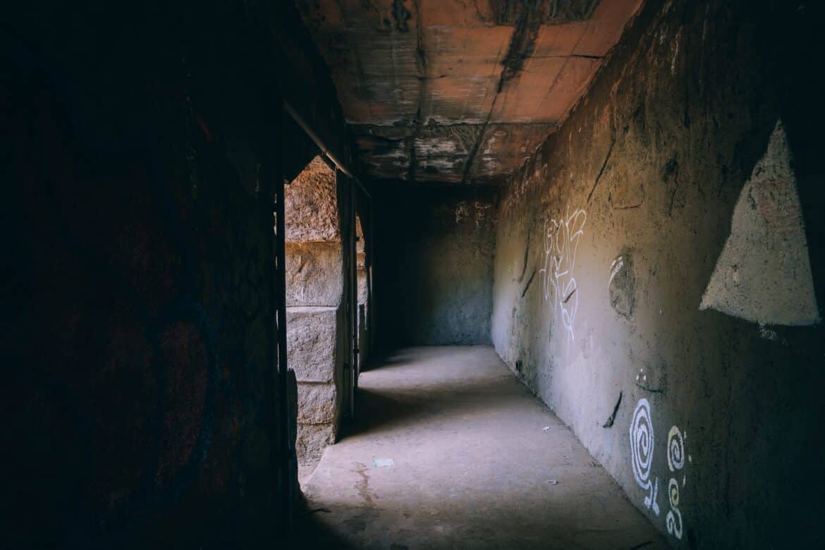 gray-concrete-hallway-with-no-people-stockpack-unsplash gray concrete hallway with no people