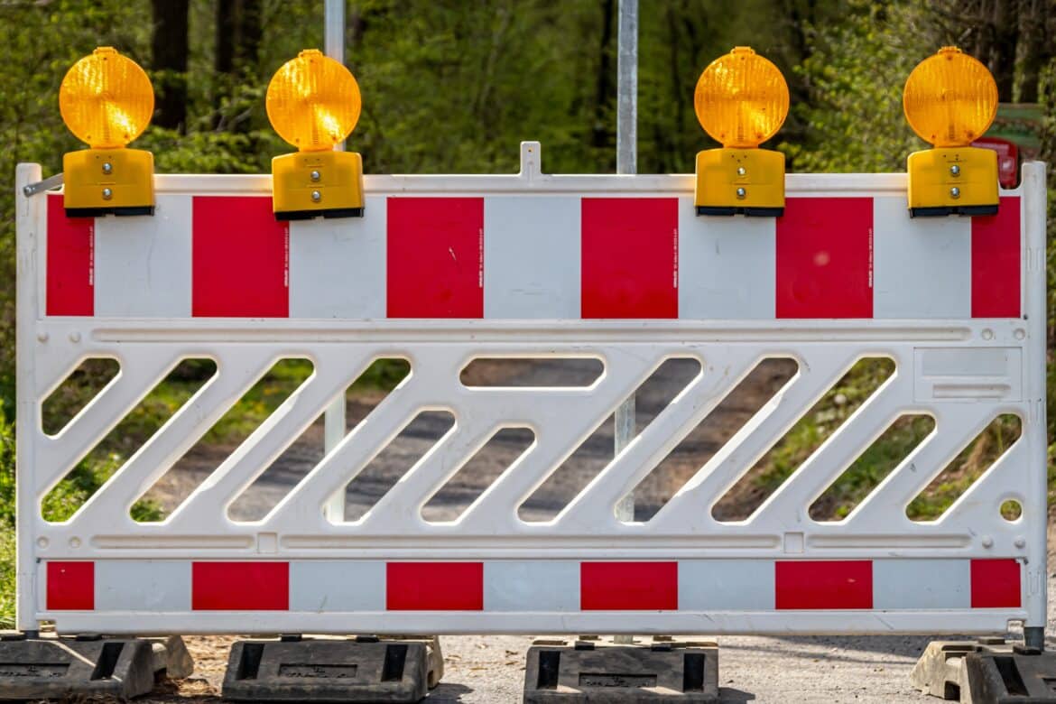 drive-through-forbidden-stop-stockpack-pixabay drive through, forbidden, stop