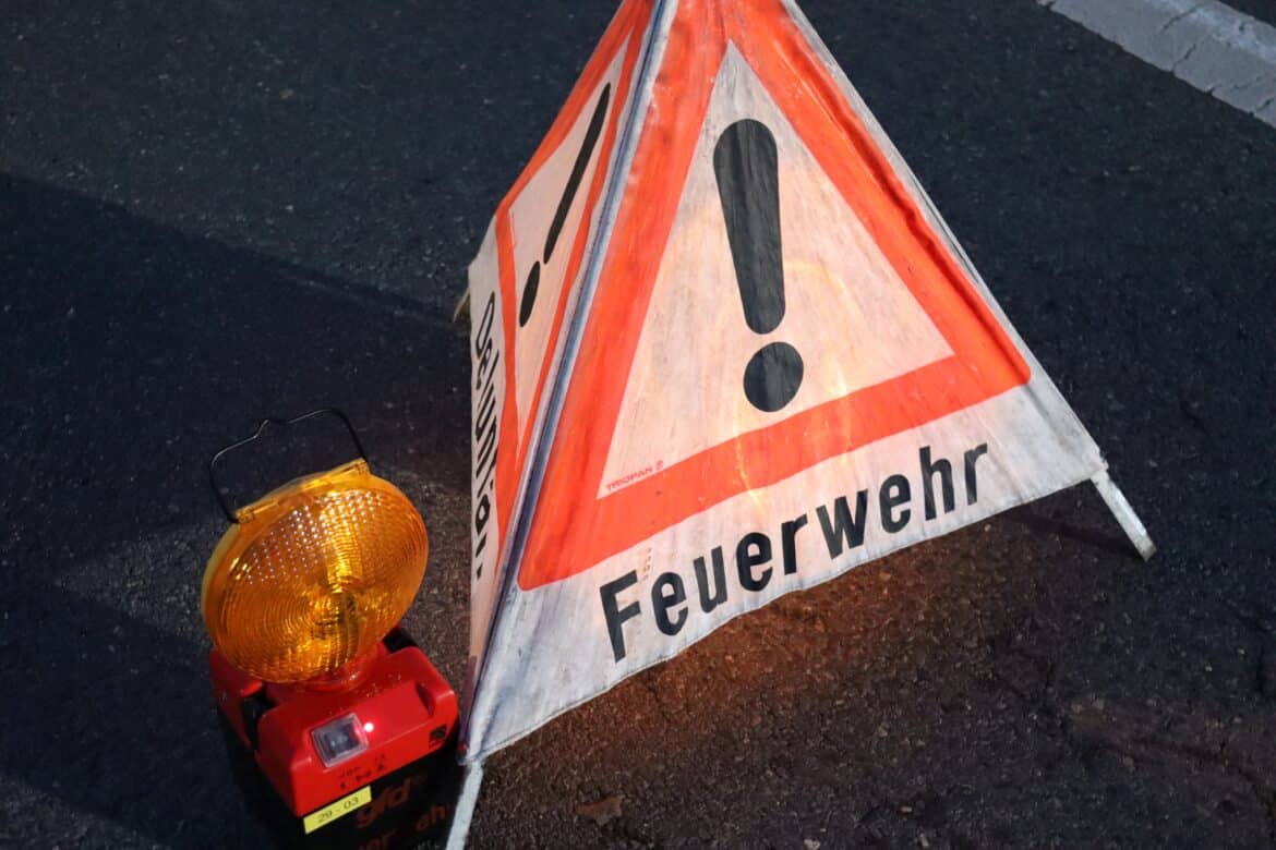 feuerwehrschild-mit-weitwarnleuchte-stockpack-unsplash Feuerwehr"schild" mit Weitwarnleuchte