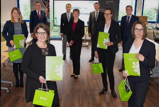 Uni-Unterstützer verleihen Promotionspreise - Wuppertal total: Aktuelle ...