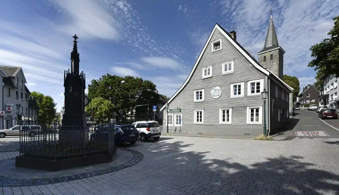 Langerfelder Markt: Baumfällungen während der Osterferien - Wuppertal ...