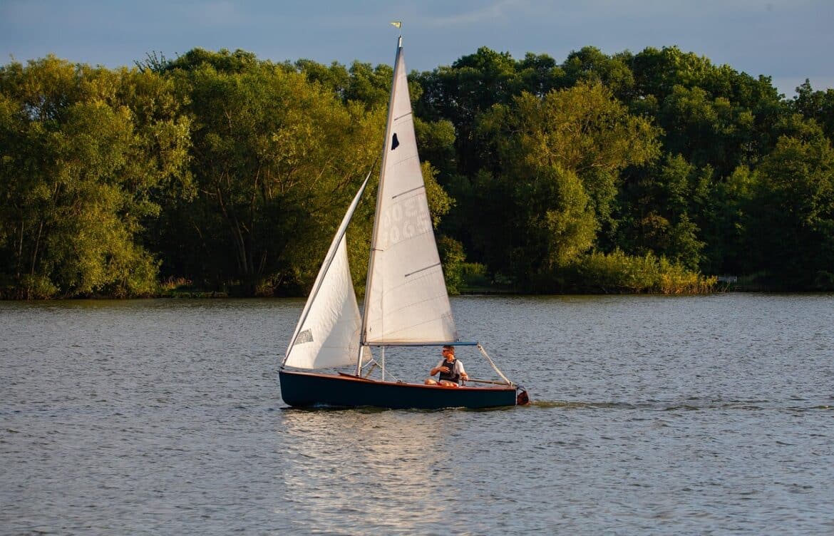 small-boat-single-crew-boat-man-in-boat-boat-lake-river-boat-on-lake-reflection-evening-travel-trees-pleasure-craft-sail-boat-sailing-landscape-outdoors-water-tourism-relaxation-scenic-stockpack-pixabay small boat, single crew boat, man in boat, boat, lake, river, boat on lake, reflection, evening, travel, trees, pleasure craft, sail boat, sailing, landscape, outdoors, water, tourism, relaxation, nature, scenic