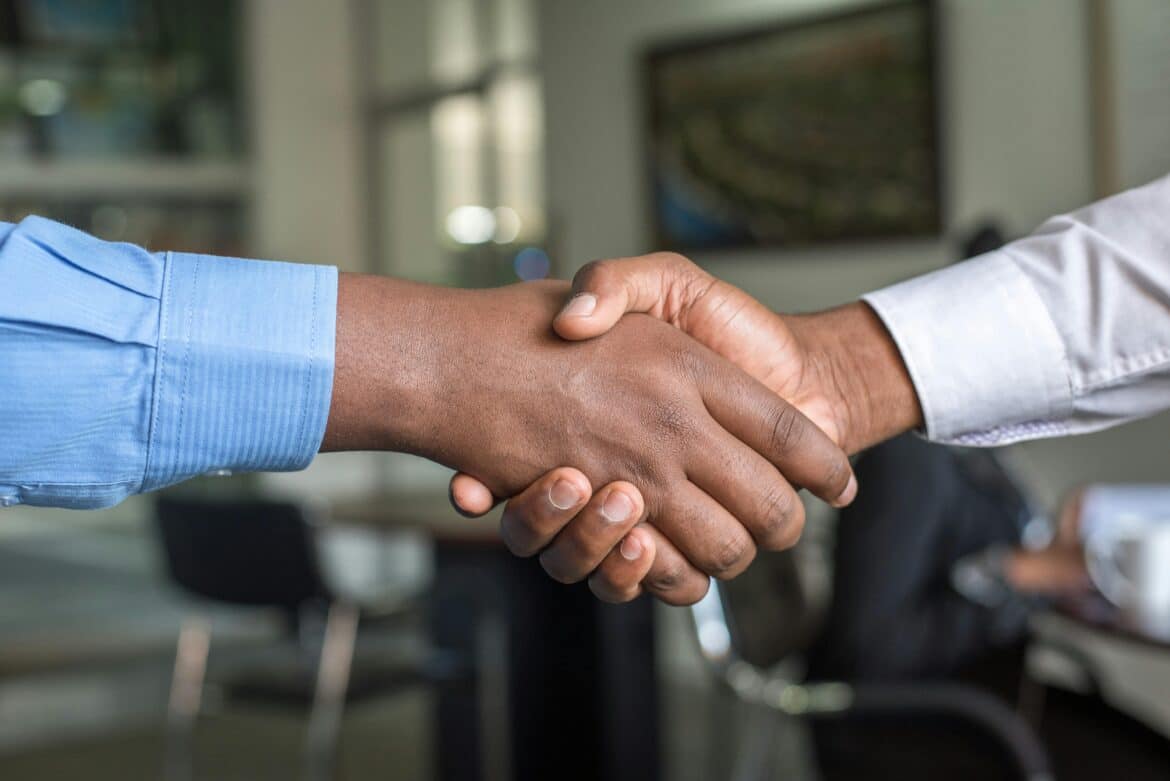 Two person in long sleeved shirt shakehand