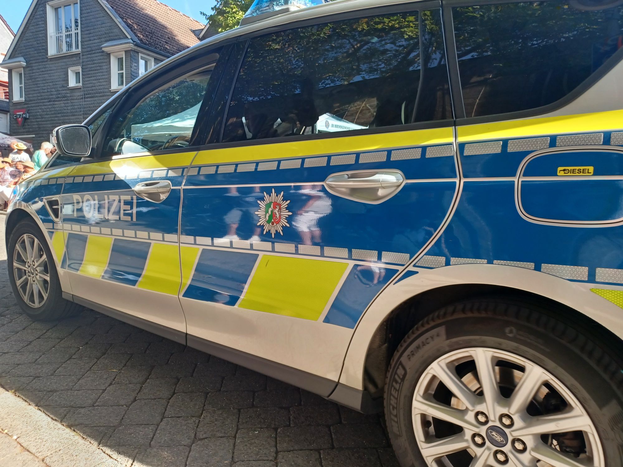 Radfahrer bei Zusammenstoß auf Nevigeser Straße verletzt